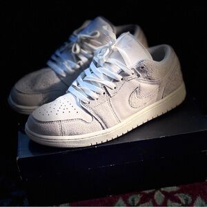 Air Jordan 1 Low Suede – Size 9.5 (Excellent Condition)